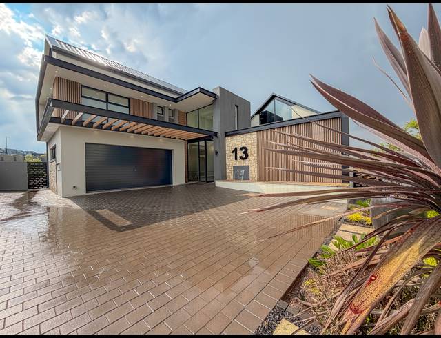 5 BEDROOM FREEHOLD FOR SALE IN MIDSTREAM HEIGHTS